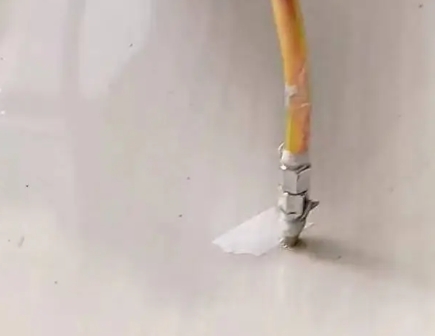 闽侯瓷砖空鼓维修公司专业解答在瓷砖铺贴过程中，如果使用的砂料过粗（如全部使用了粗砂），可能会导致以下问题